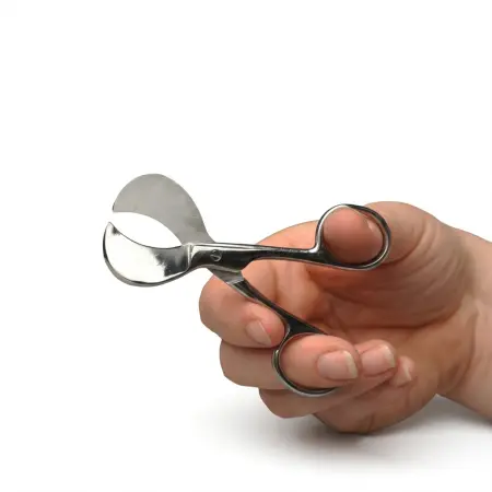 مقص قطع الحبل السري