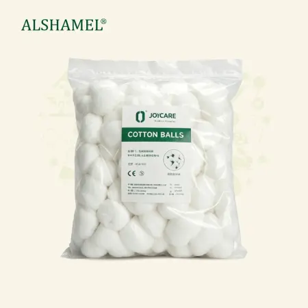 كرات قطنية بيضاء